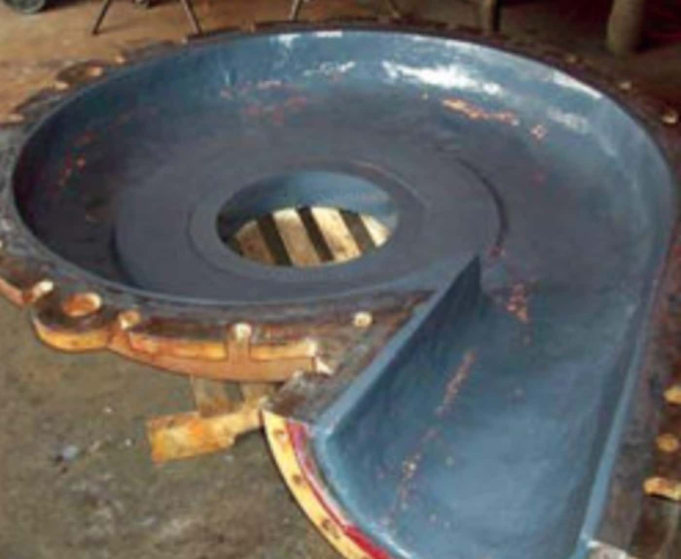 Chute lined with an abrasion-resistant system by AAS