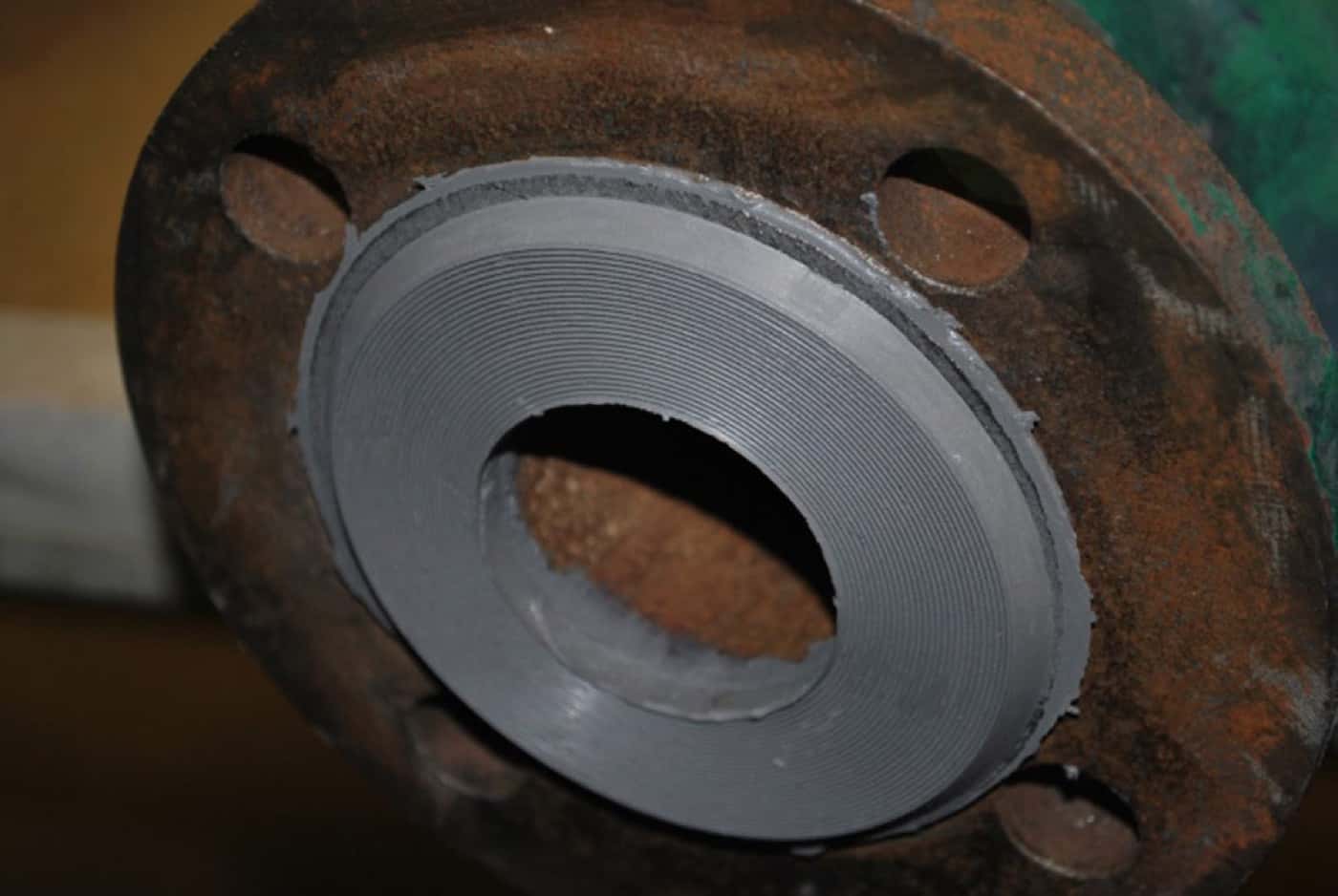 Corroded wellhead flange face prepared and reformed to a flat sealing profile by AAS